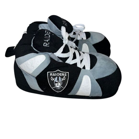 Comfy Feet Las Vegas Raiders Sneaker Slippers NWT Black Sliver Size Medium - Picture 3 of 9